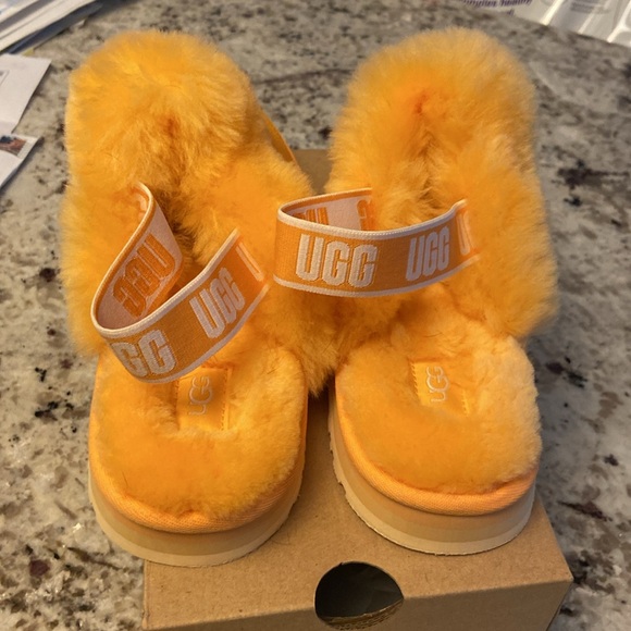 UGGs Orange-Yellow! Cute comfie hip! Big Kids 6-Wmn’s 8 LIKE NEW (tried on only) - Picture 7 of 9